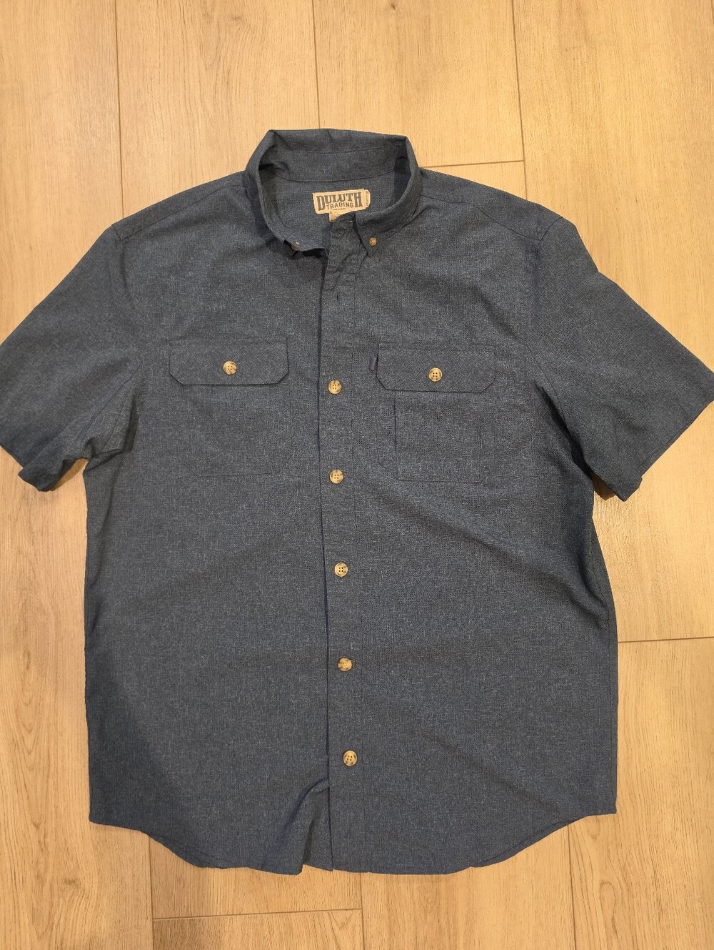 Duluth Trading Co Mens M Blue Relaxed Fit Short Sleeve Button Down Work Shirt